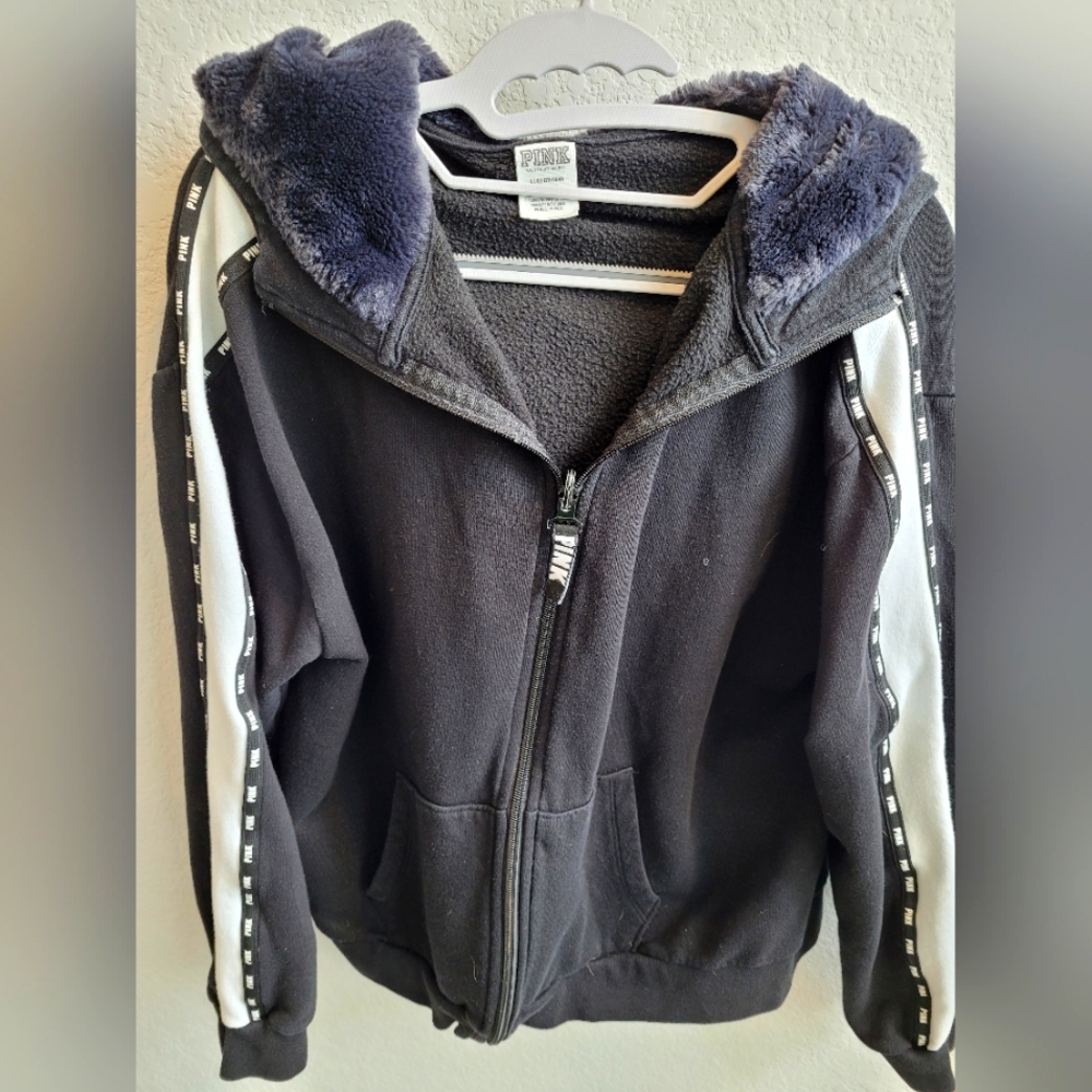 PINK Victoria's Secret black Hoodie with faux fur lined hood, size large